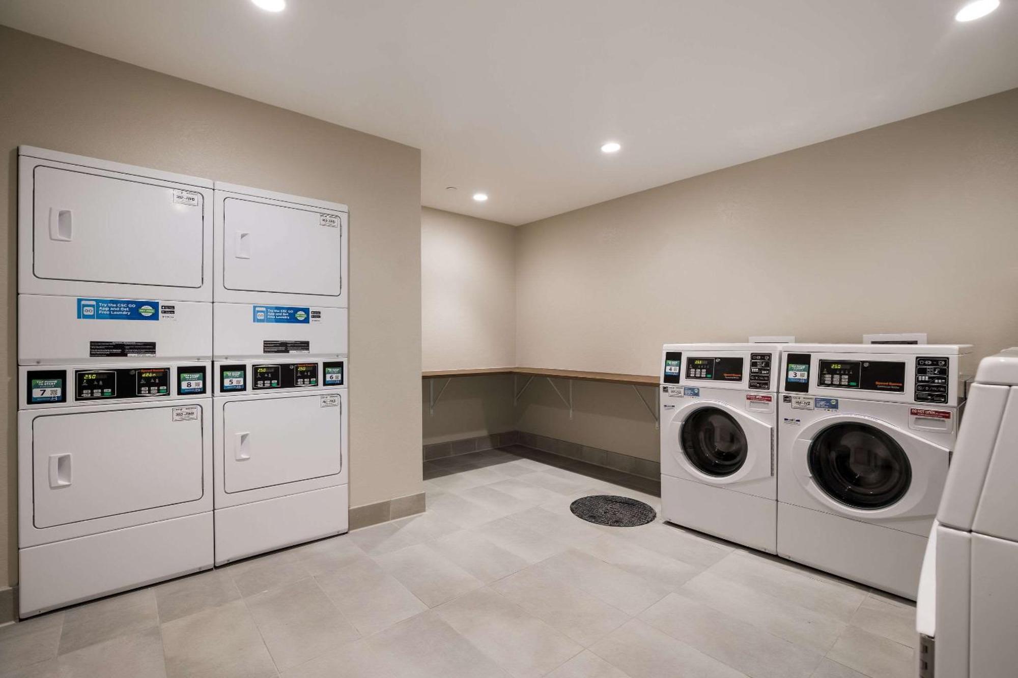 Everhome Suites Corona Buitenkant foto