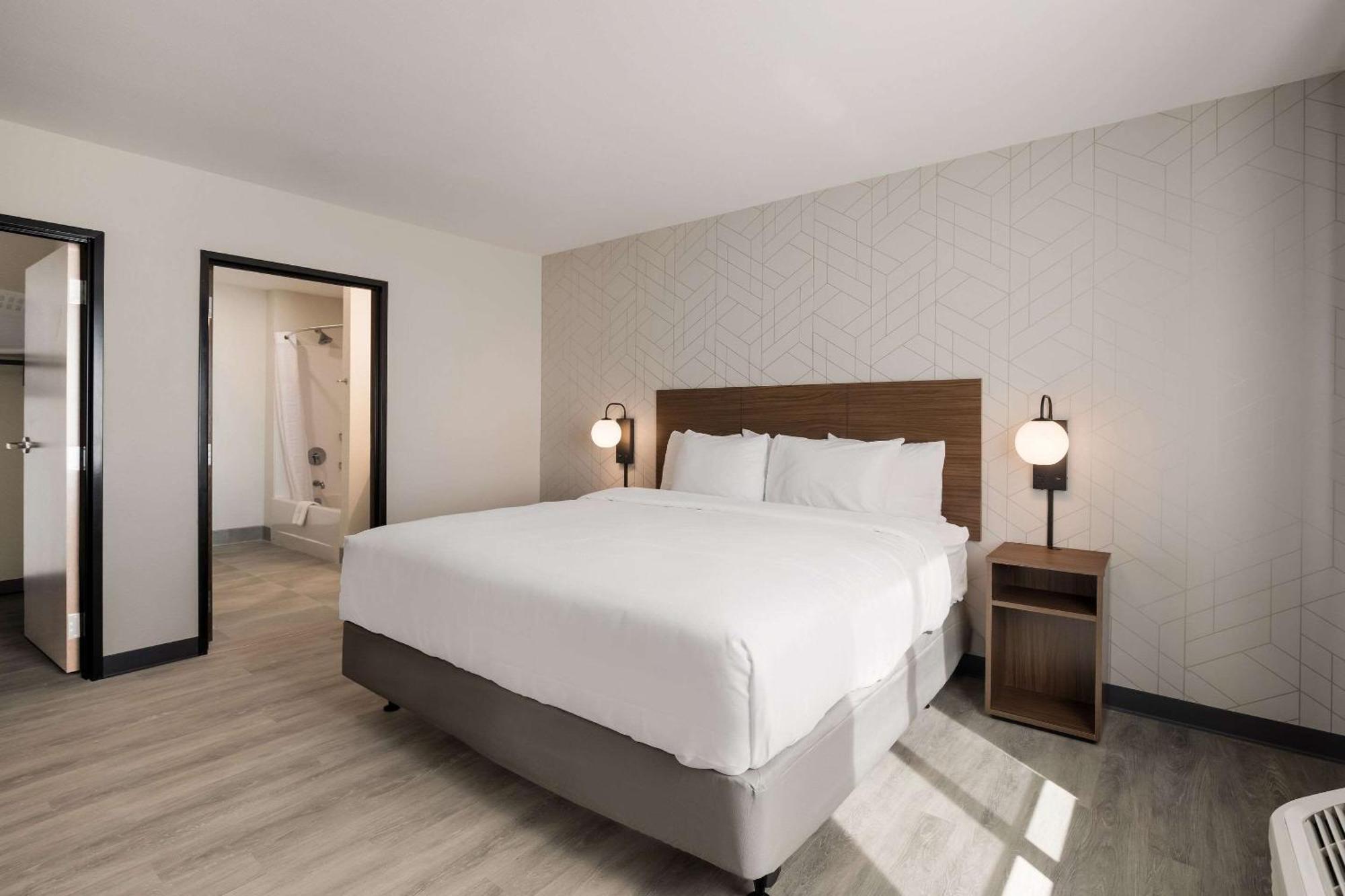 Everhome Suites Corona Buitenkant foto