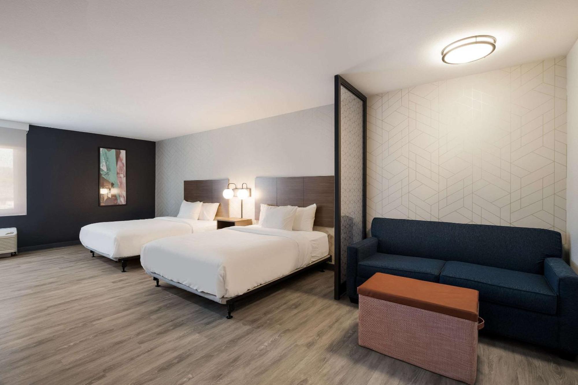 Everhome Suites Corona Buitenkant foto