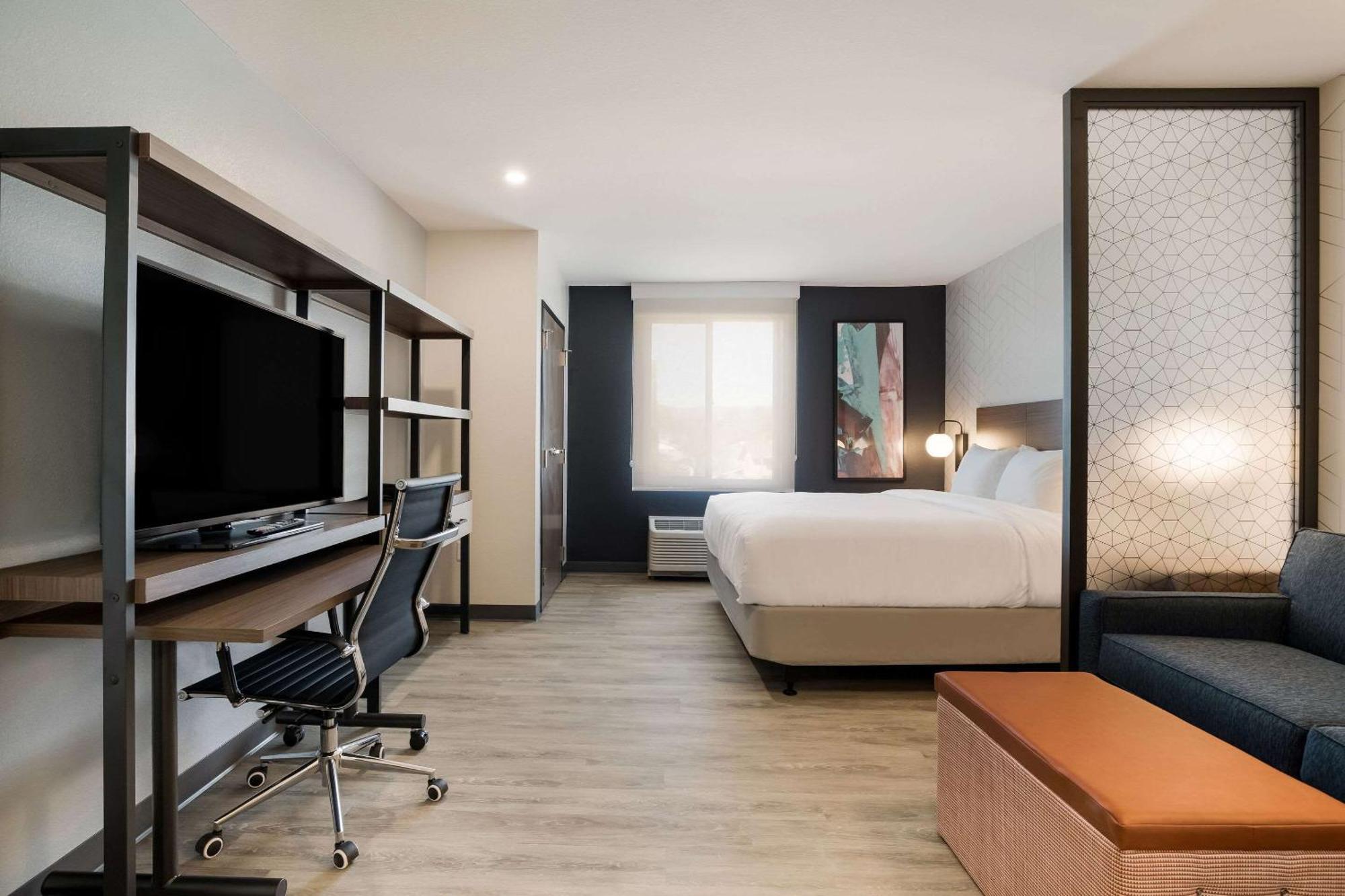Everhome Suites Corona Buitenkant foto