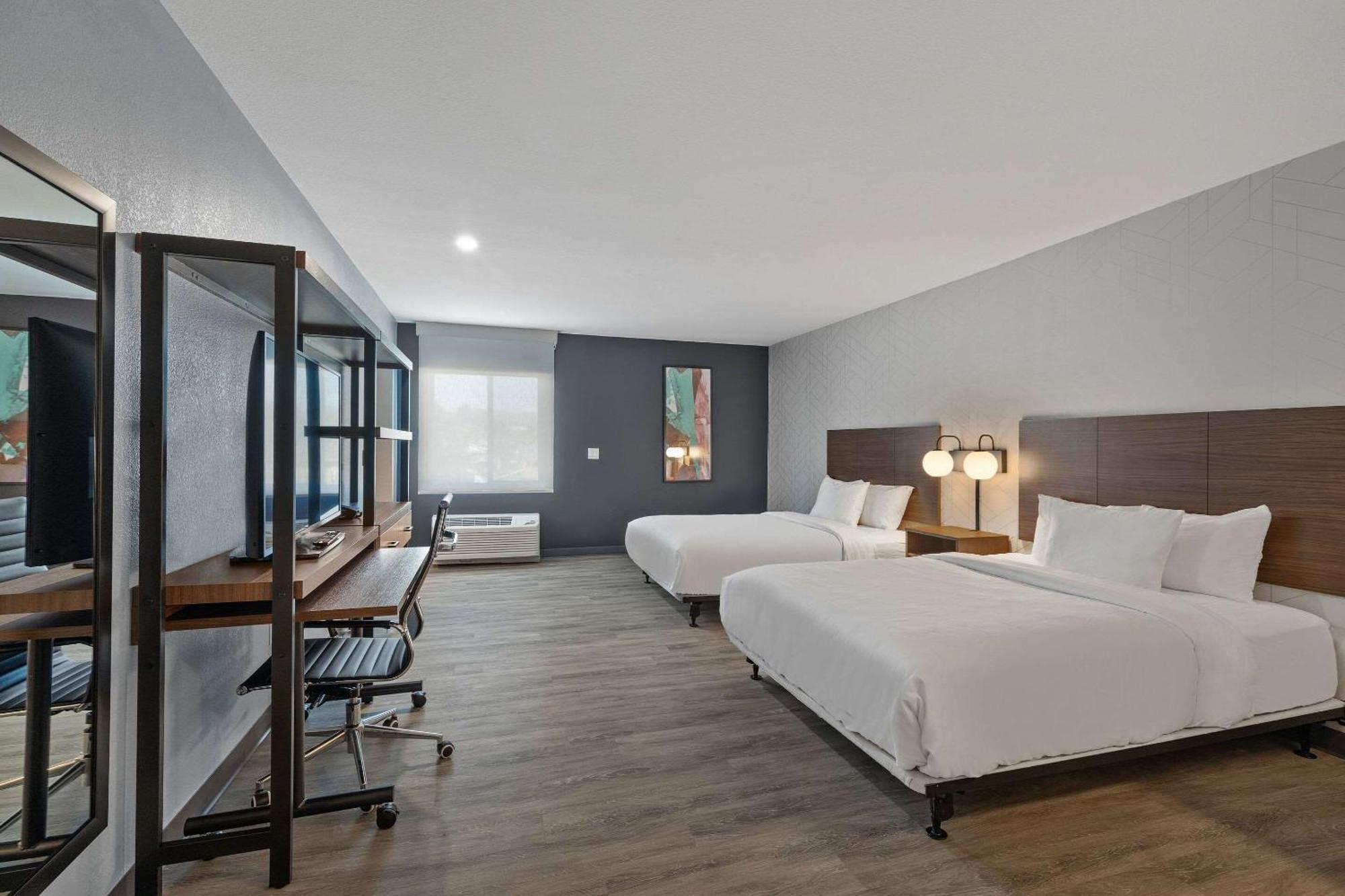 Everhome Suites Corona Buitenkant foto