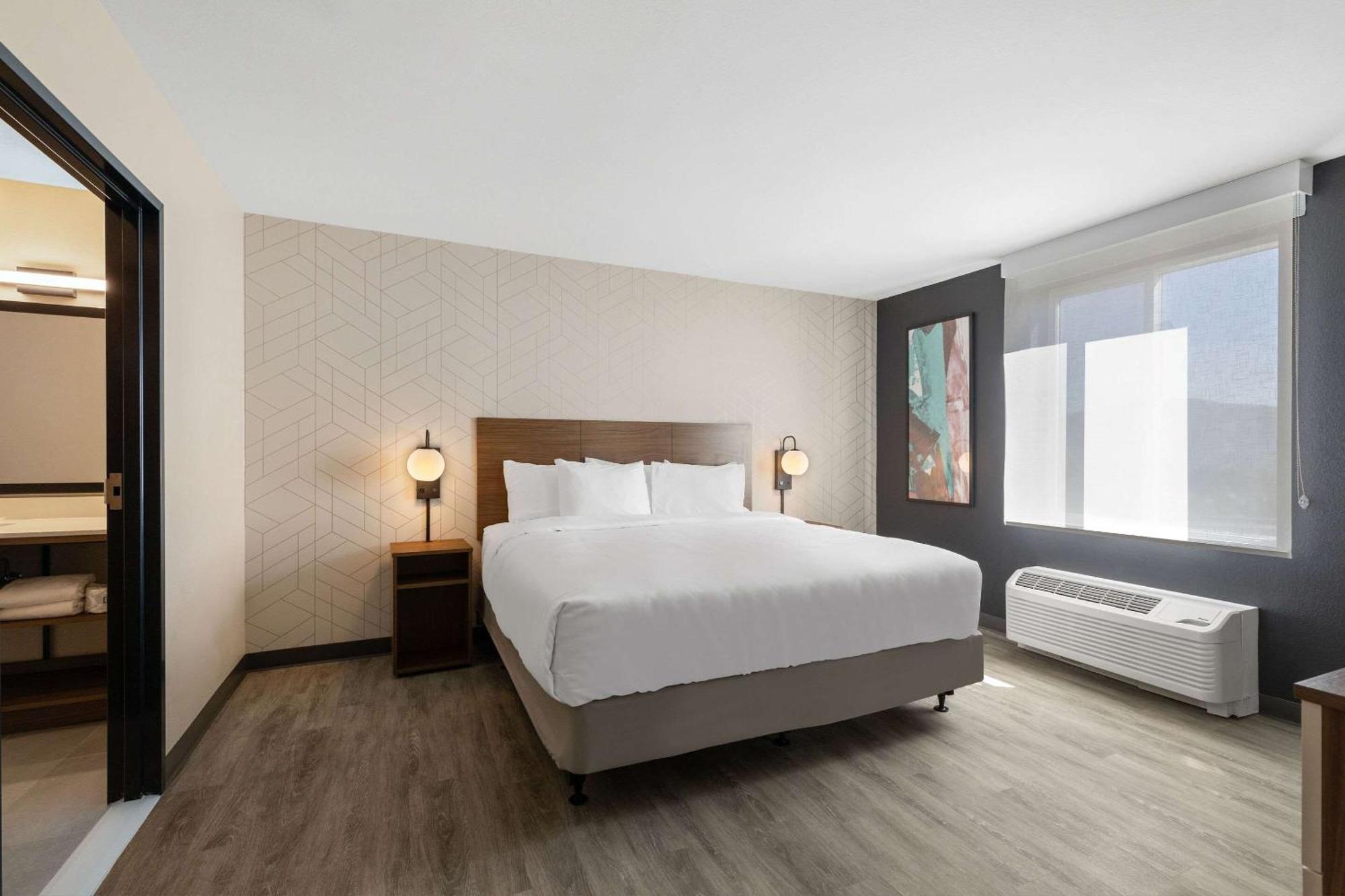 Everhome Suites Corona Buitenkant foto