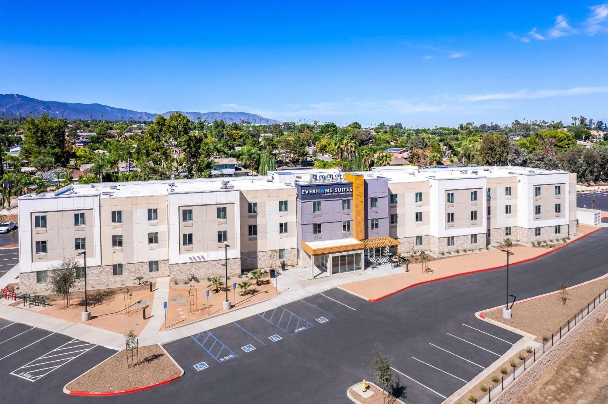 Everhome Suites Corona Buitenkant foto