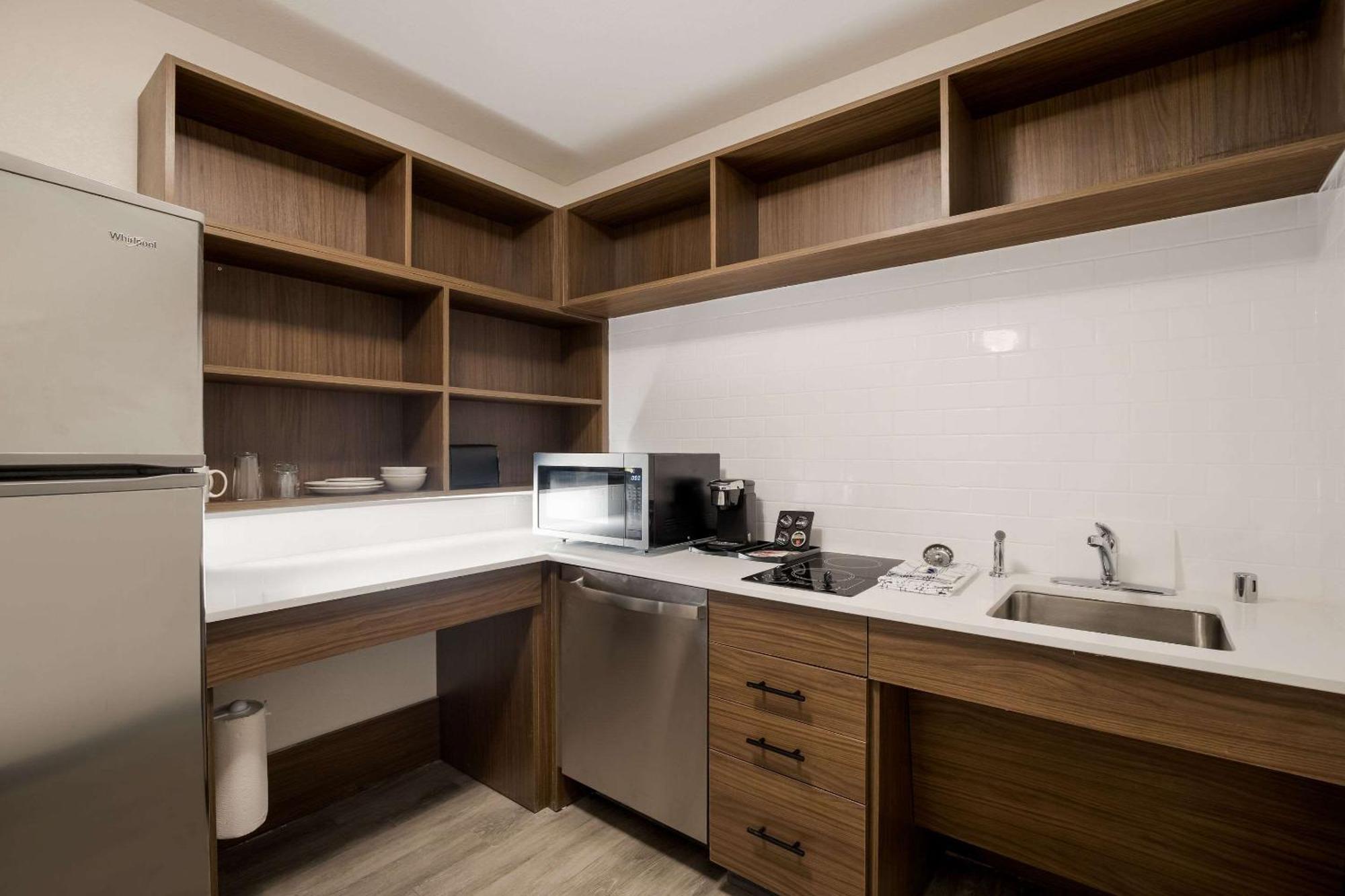 Everhome Suites Corona Buitenkant foto